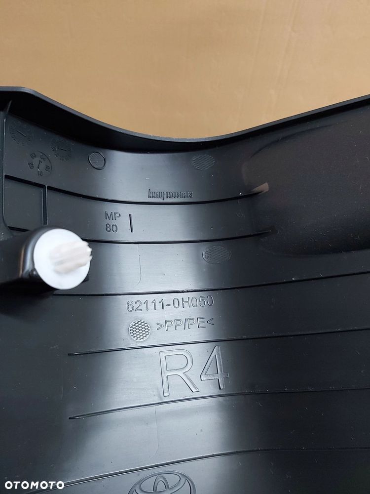 Toyota AYGO X CROSS osłona słupka A progu prawa 62111-0H050 - 3