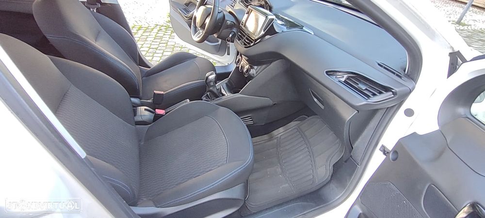 Peugeot 208 1.2 PureTech Signature - 22