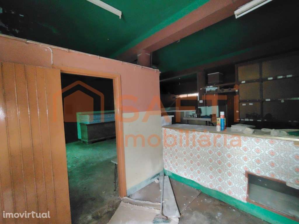 CONJUNTO DE MORADIAS PARA RESTAURO COM VÁRIOS ANEXOS E TERRENO DE C... - Grande imagem: 5/60