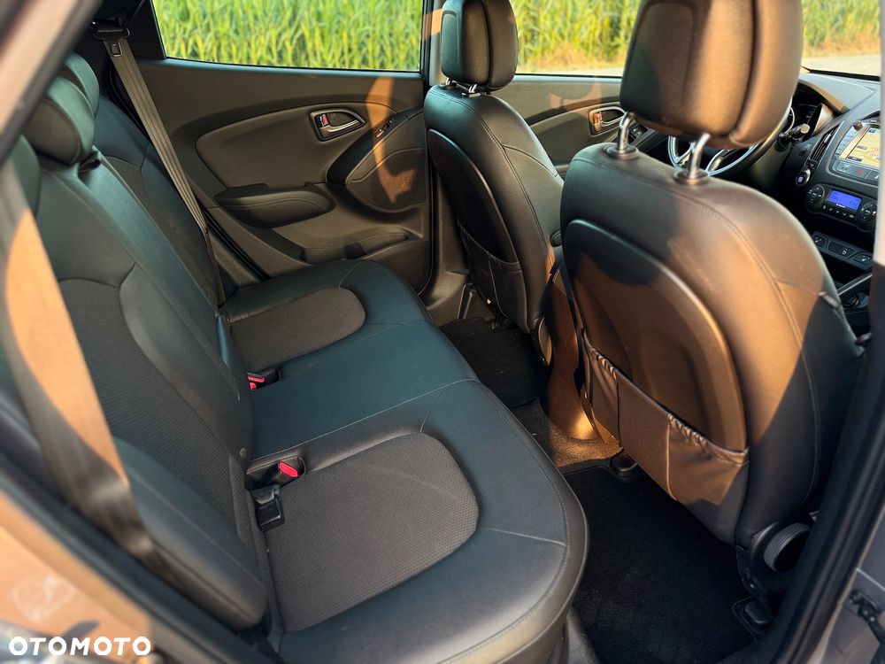 Hyundai ix35 2.0 CRDi 4WD Fifa World Cup Gold Edition - 17