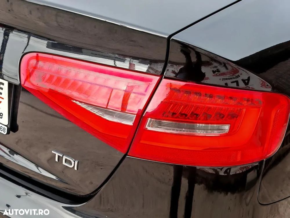 Audi A4 2.0 TDI DPF clean diesel multitronic S line Sportpaket - 29