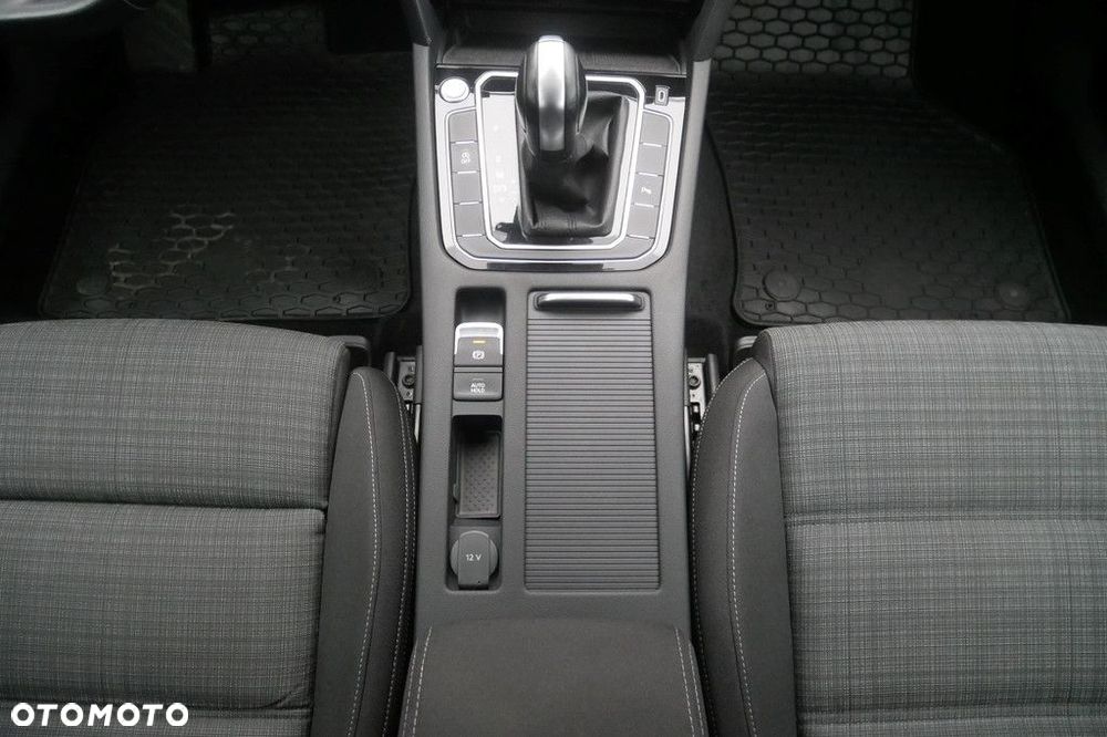 Volkswagen Passat Variant 2.0 TSI Business DSG - 11