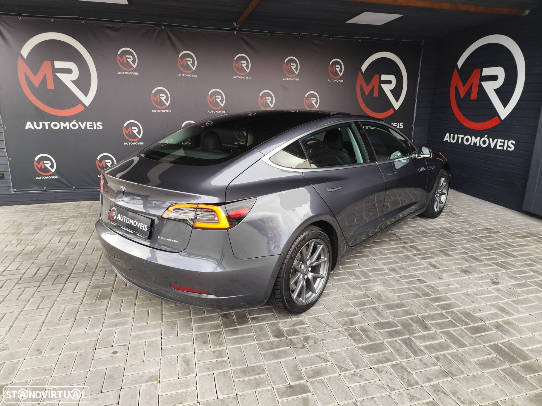 Tesla Model 3 - 9