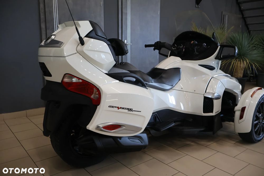 Can-Am Spyder - 25