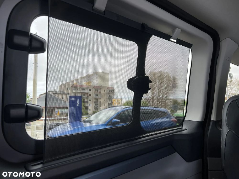 Ford Tourneo Custom - 25