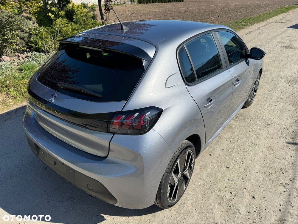 Peugeot 208 - 12