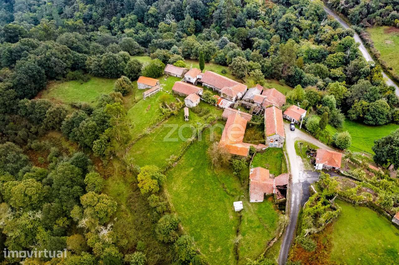 Quinta com dependências e terreno no aldeamento da Seara - Montalegre - Grande imagem: 3/41