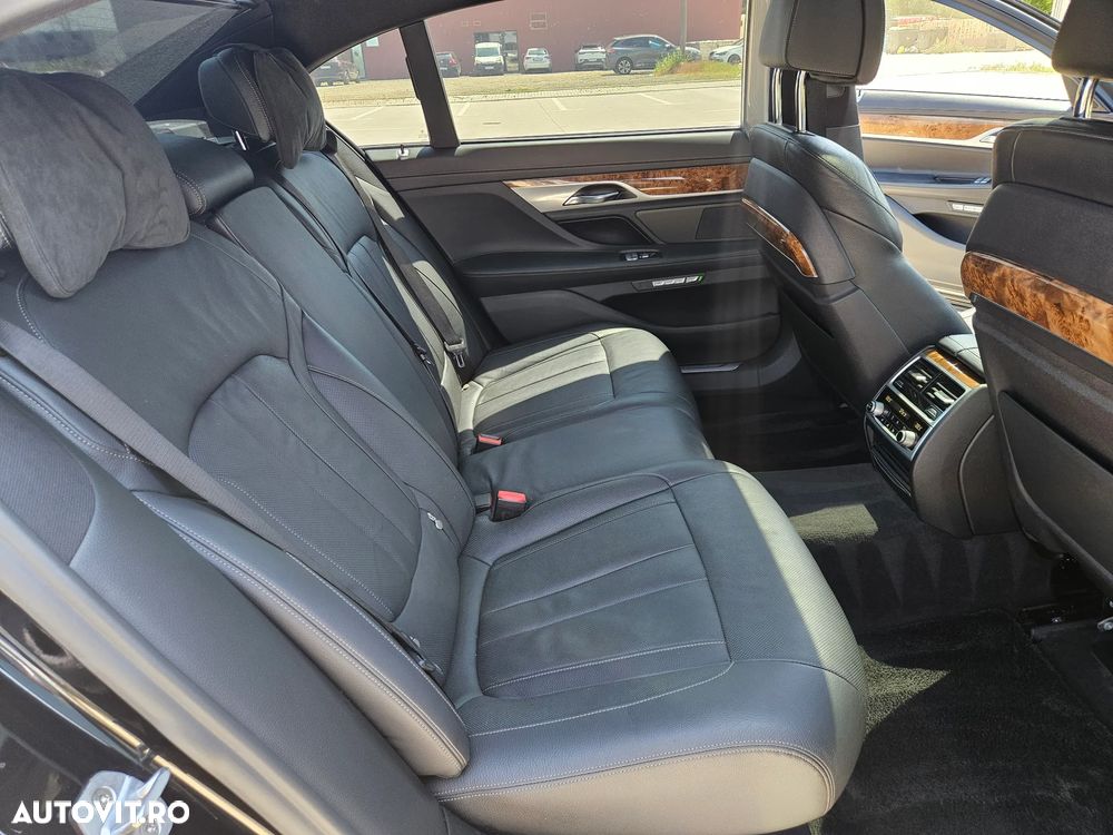 BMW Seria 7 740Li xDrive - 34