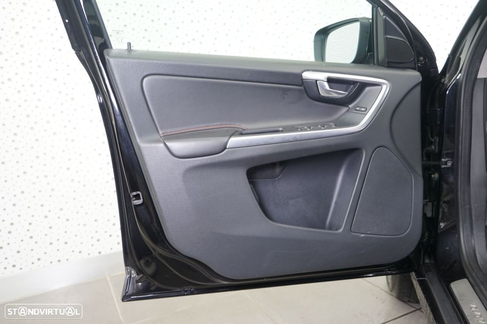 Volvo XC 60 2.0 D3 Momentum Geartronic - 20