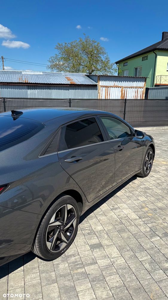 Hyundai Elantra 1.6 Executive CVT - 5