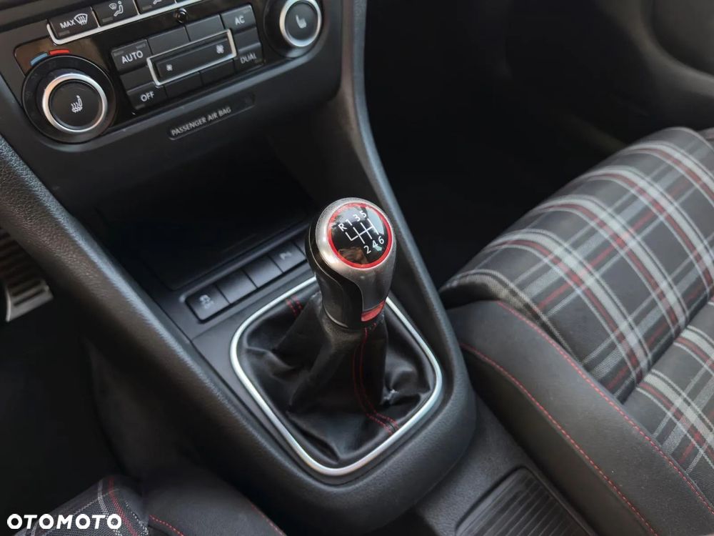 Volkswagen Golf ver-vi-2-0-tsi-gti - 25