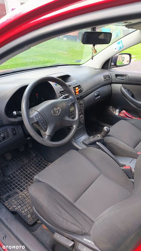Toyota Avensis - 8