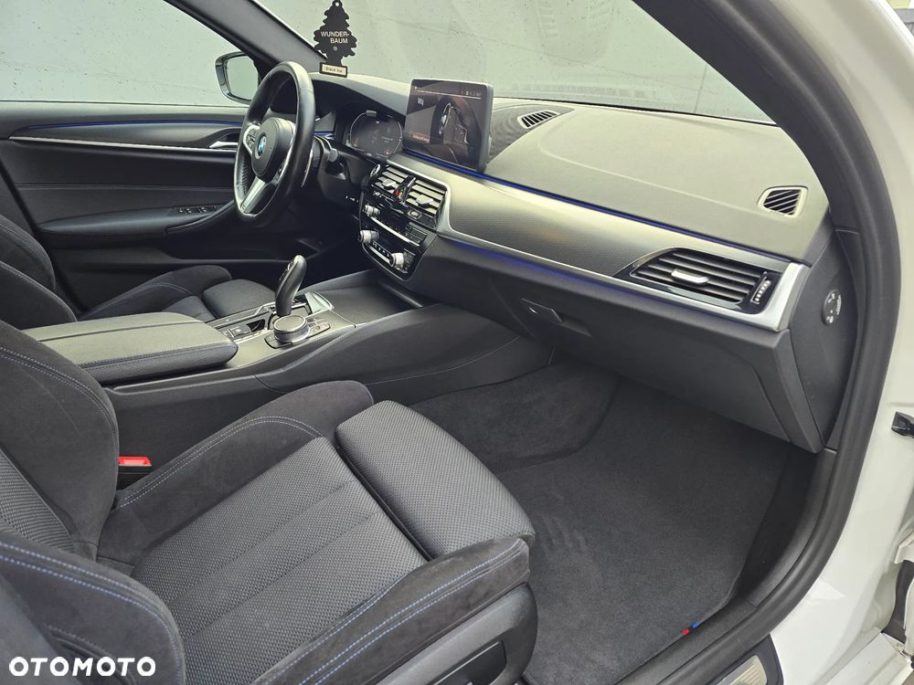 BMW Seria 5 520d M Sport Edition - 10