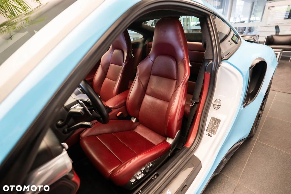 Porsche 911 - 16