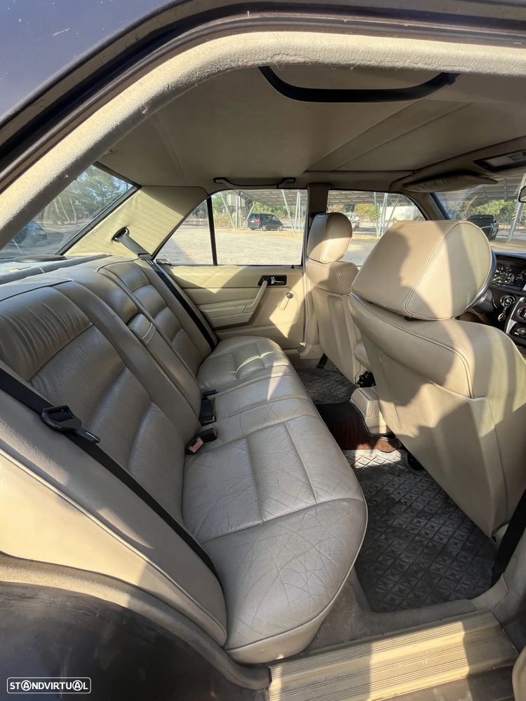 Mercedes-Benz 190 D 2.0 - 10
