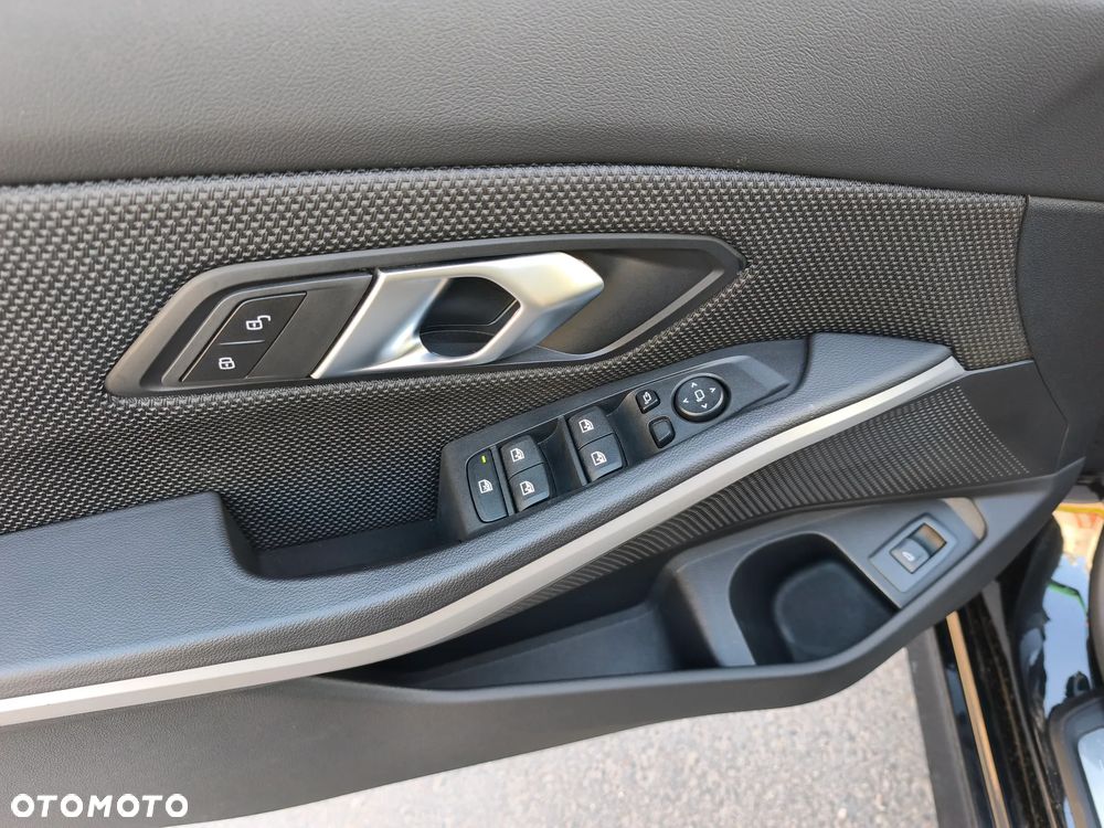 BMW Seria 3 318i Advantage - 35