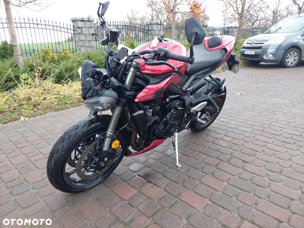 Triumph Street Triple - 1
