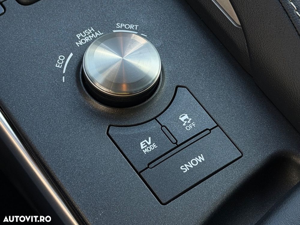 Lexus Seria IS 300h Aut. Luxury - 23