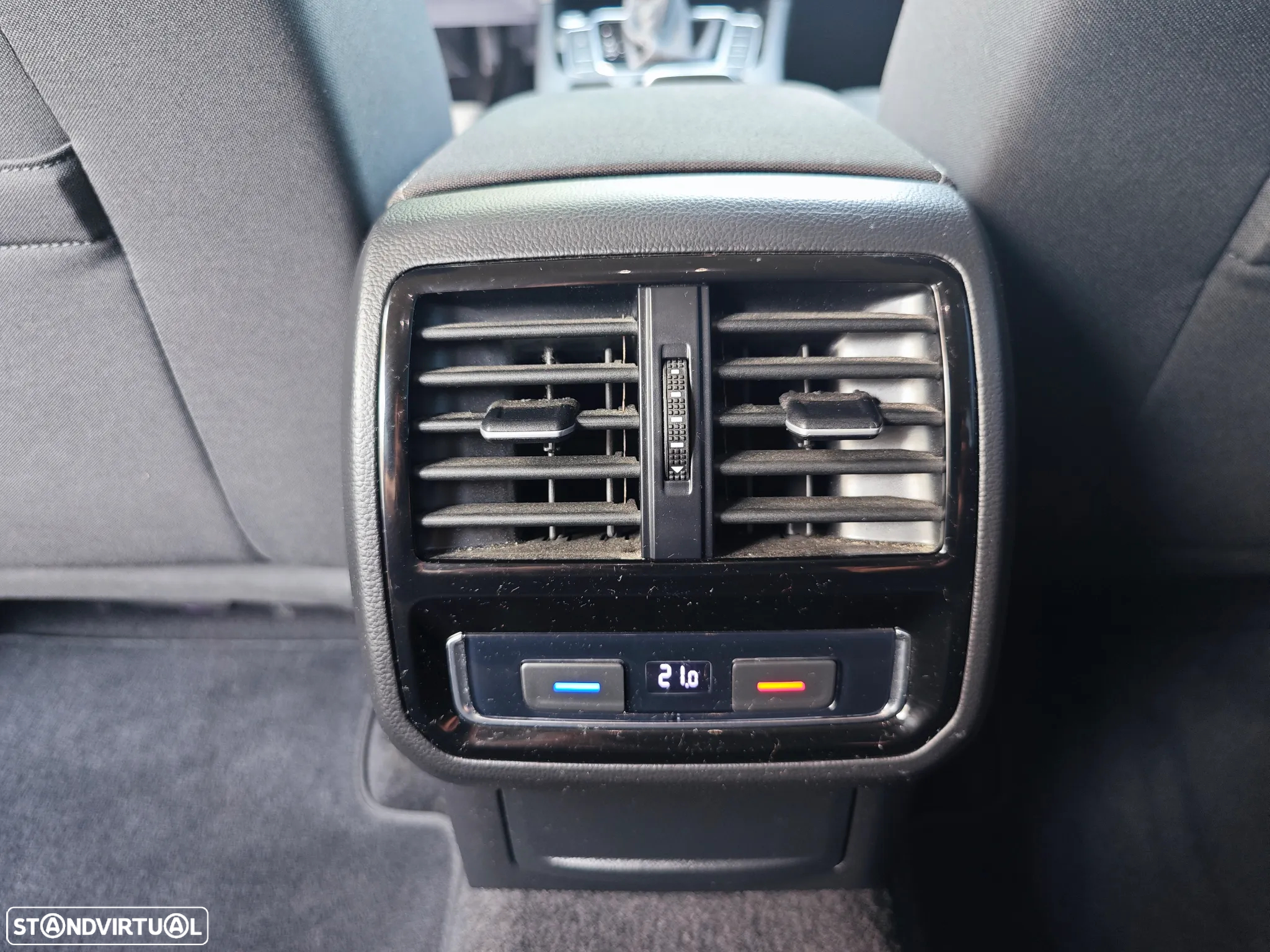 VW Passat Variant 2.0 TDi Business DSG - 27