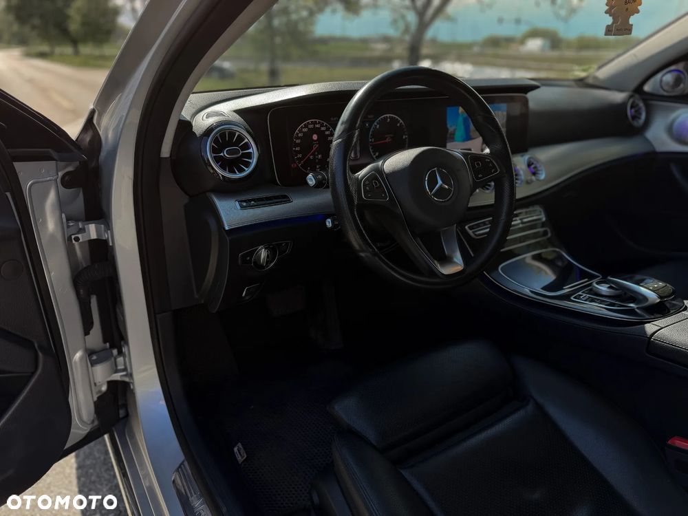 Mercedes-Benz Klasa E 220 d 9G-TRONIC - 27