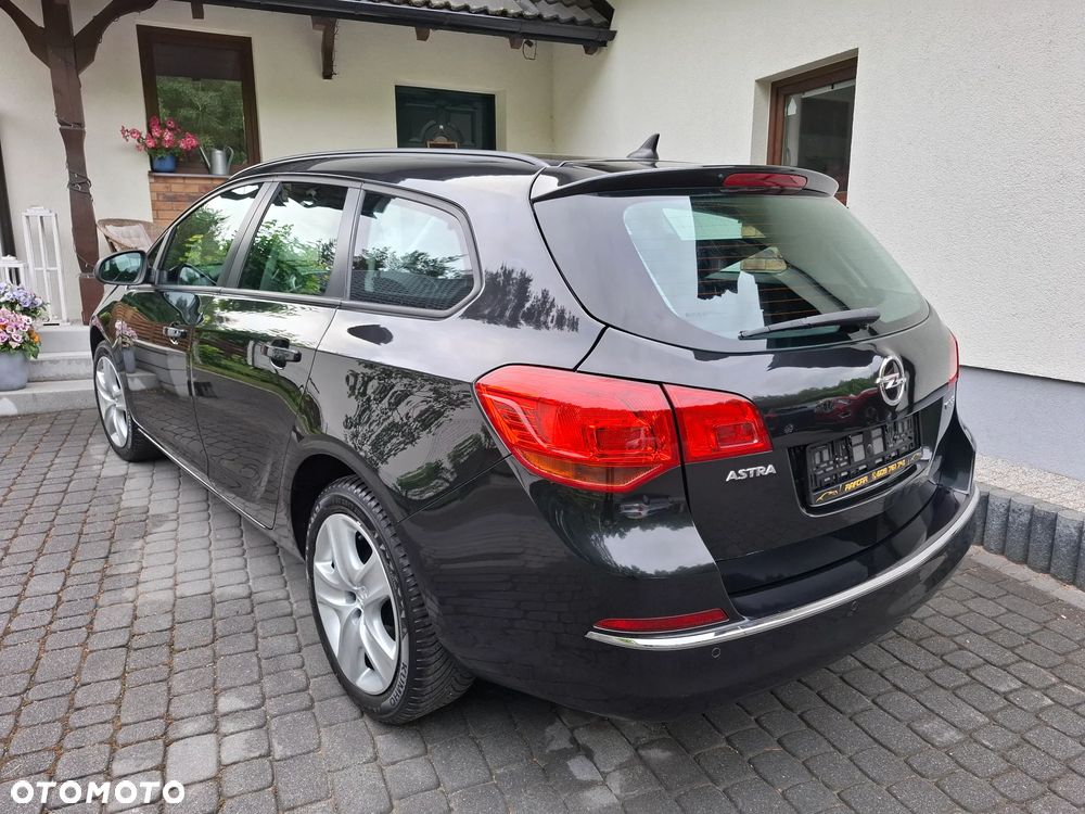 Opel Astra 1.4 Turbo Exklusiv - 6
