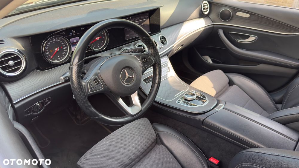 Mercedes-Benz Klasa E 200 4-Matic 9G-TRONIC - 12