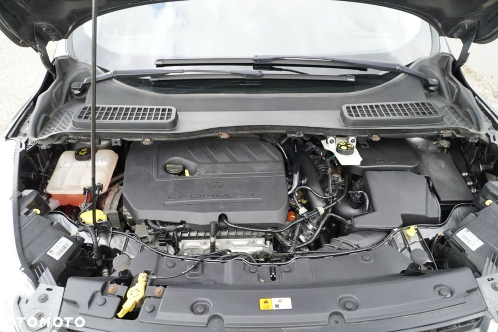 Ford Kuga 1.5 EcoBoost 2x4 Titanium - 24