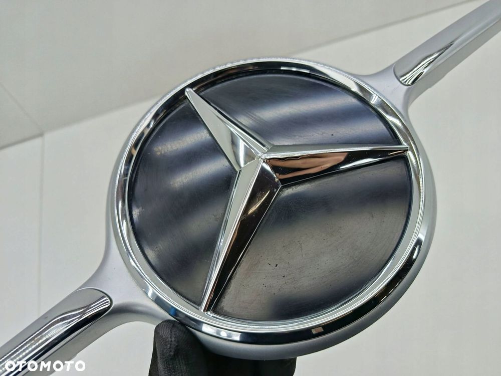 MERCEDES W206 EMBLEMAT ZNACZEK LISTWA GRILL A2068884100 - 9