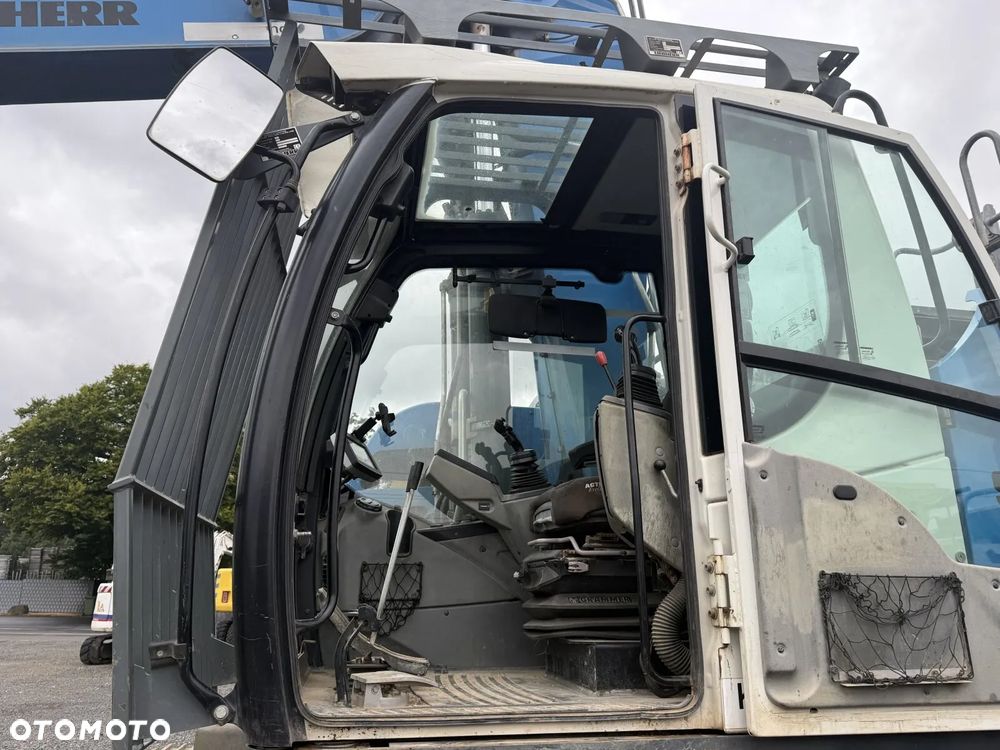 Liebherr R926 COMPACT - 8