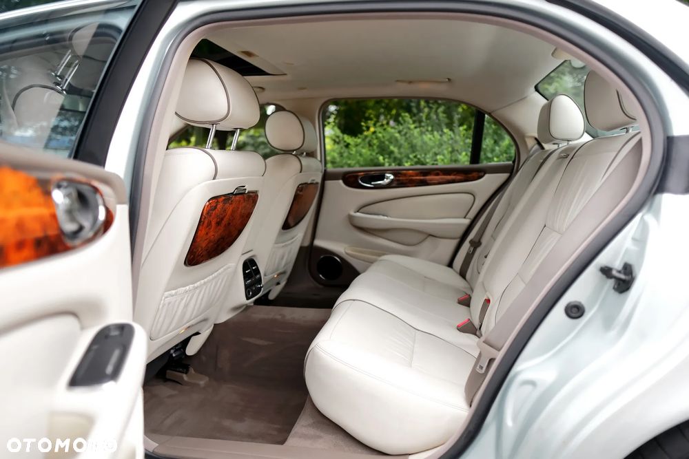 Jaguar XJ XJ8 4.2 LWB - 27