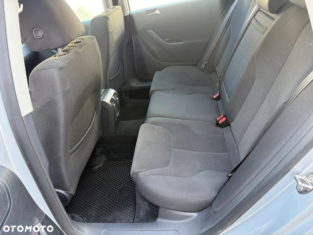 Volkswagen Passat 2.0 TDI Comfortline - 19