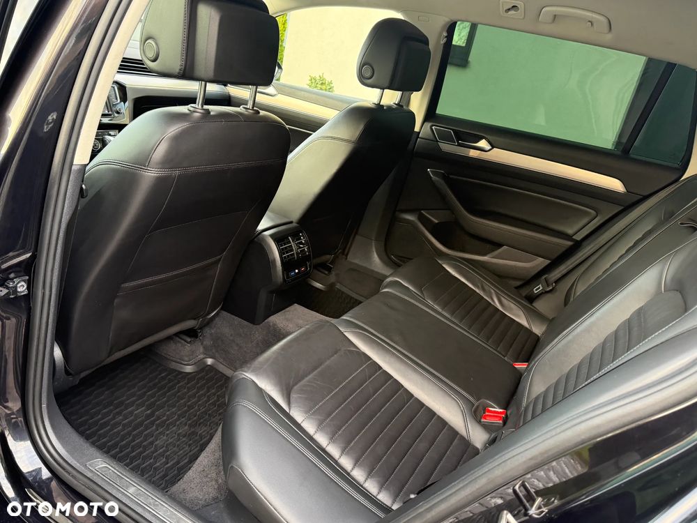Volkswagen Passat Variant 2.0 TDI SCR DSG 4Motion Business - 26