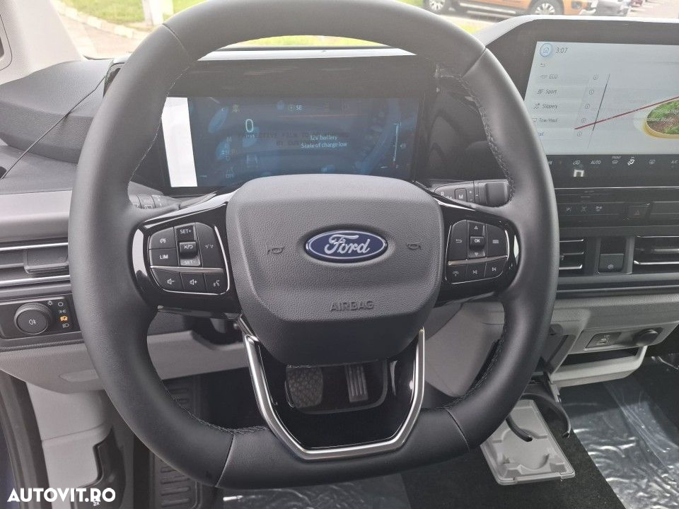 Ford Tourneo Custom - 15