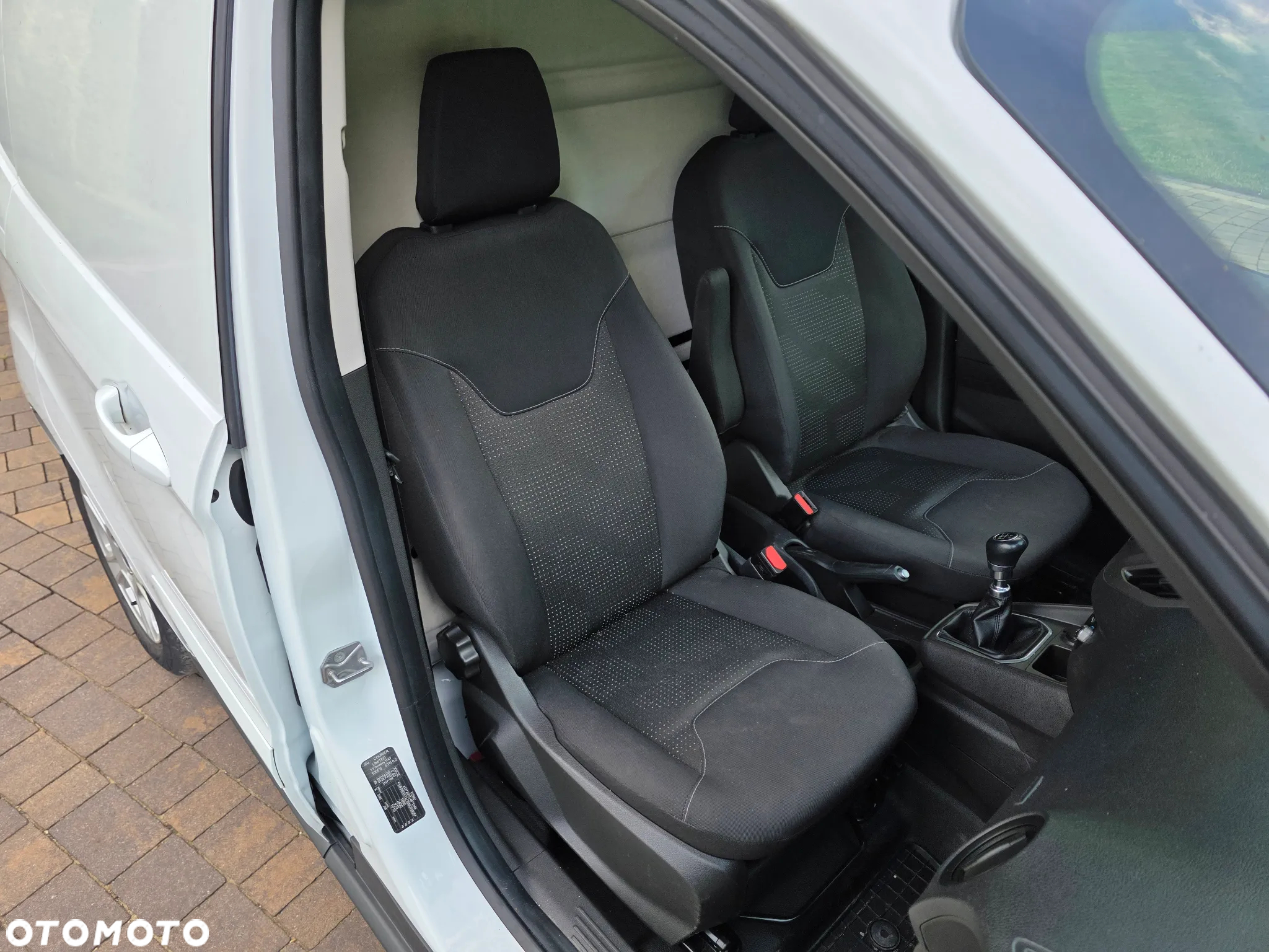 Ford Transit Courier - 10