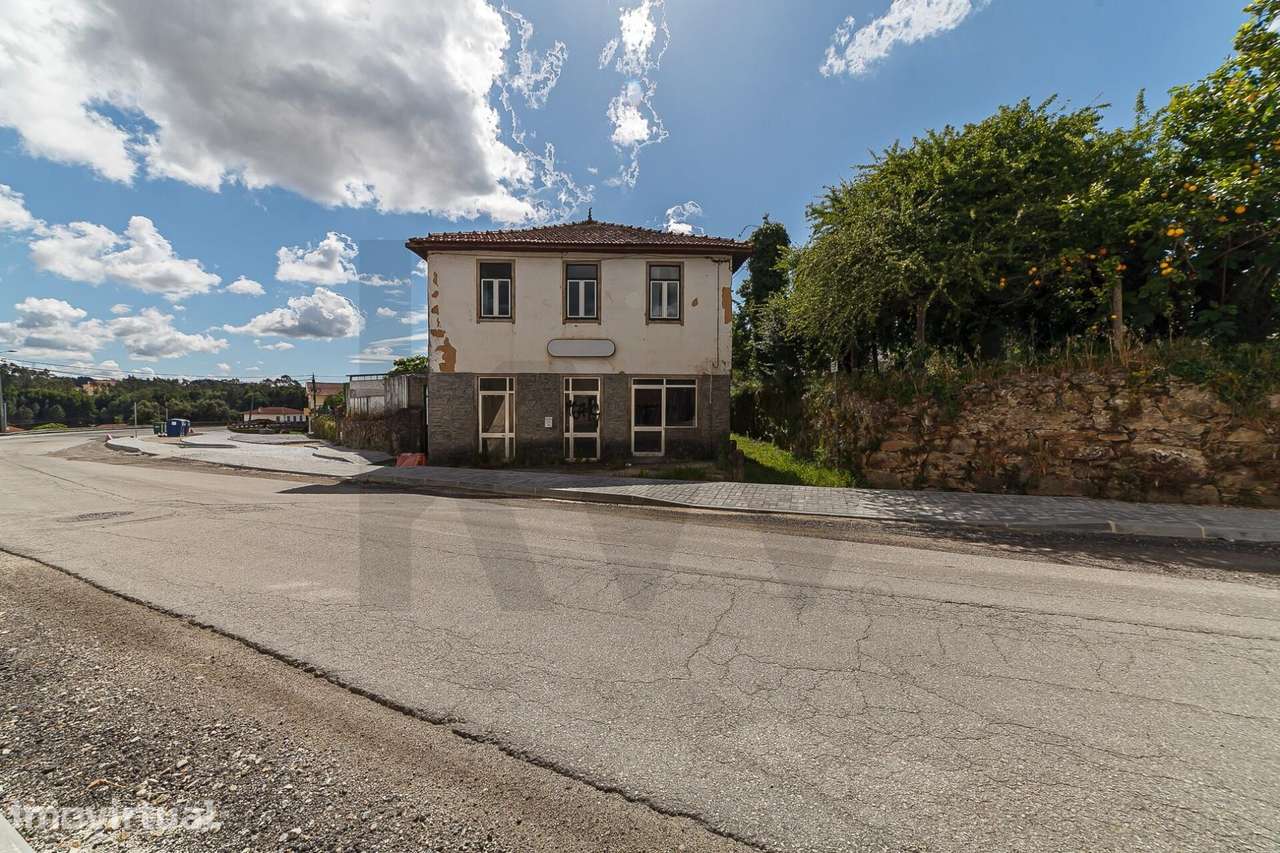 Onde os Sonhos Ganham Forma – Moradia para Restaurar em Oliveira de Az - Grande imagem: 5/60