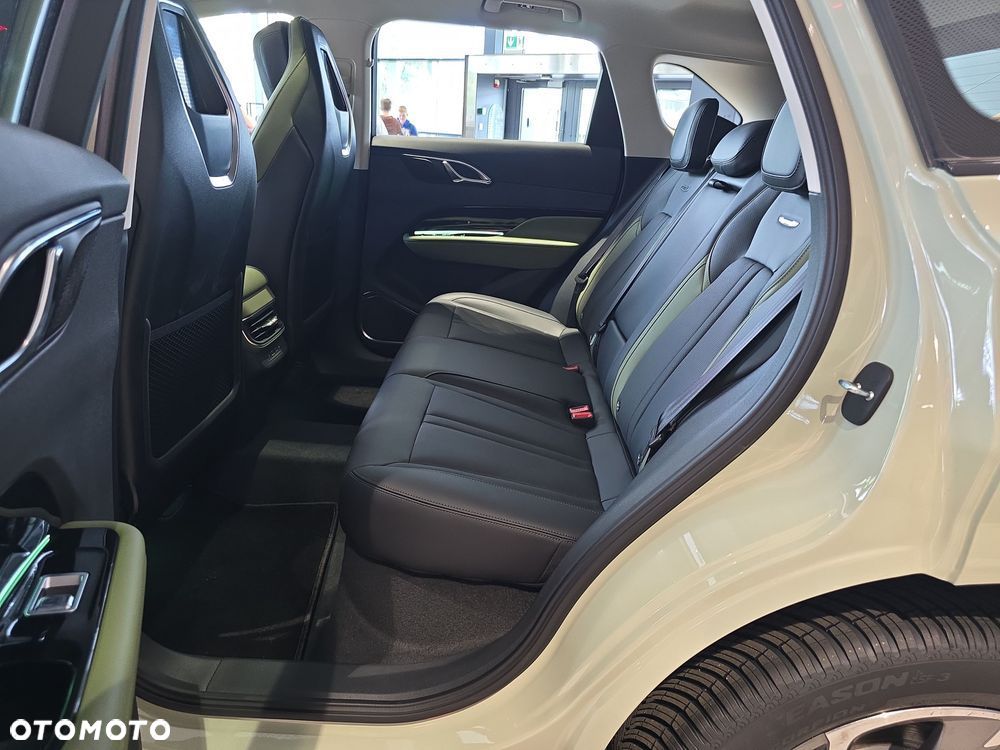 Hongqi HS3 1.5T FWD - 12