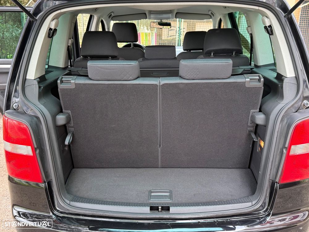 VW Touran 1.9 TDi Highline 7L - 10