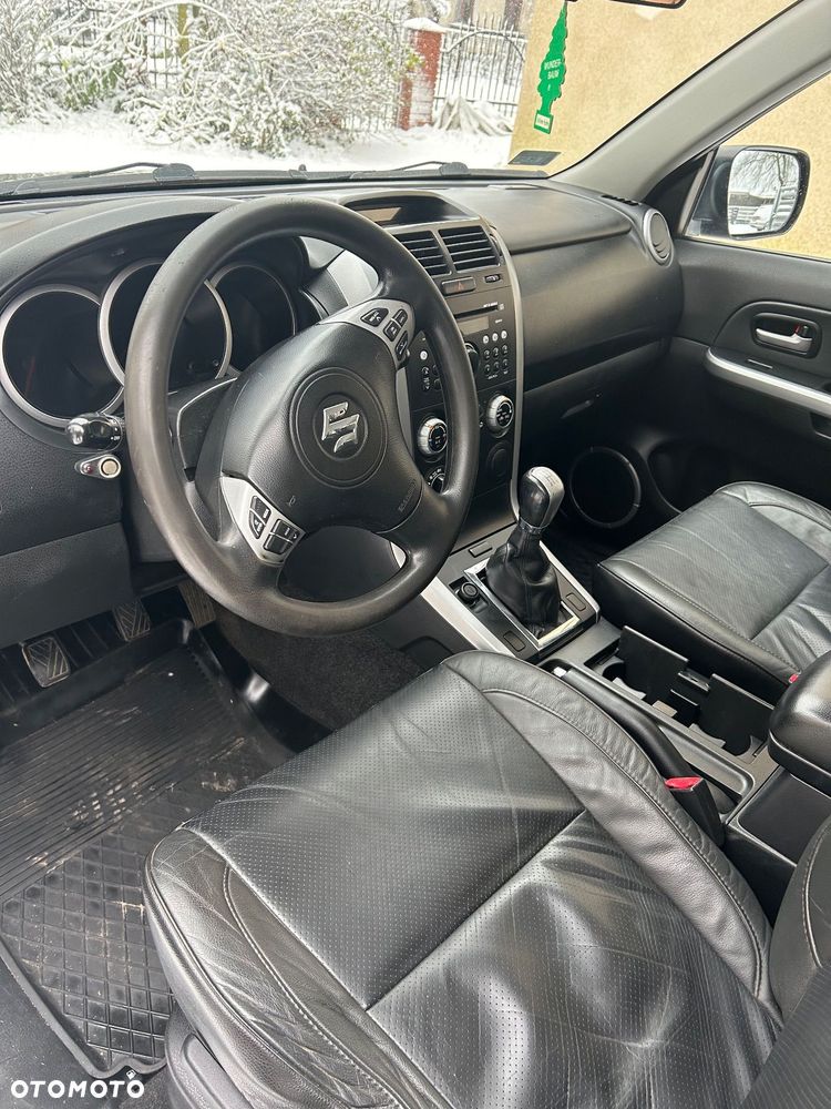 Suzuki Grand Vitara 2.0 - 8