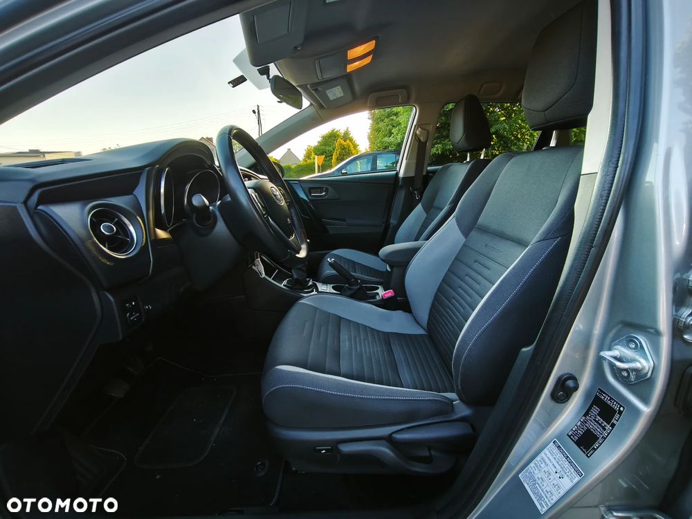 Toyota Auris 1.6 D-4D Dynamic - 16