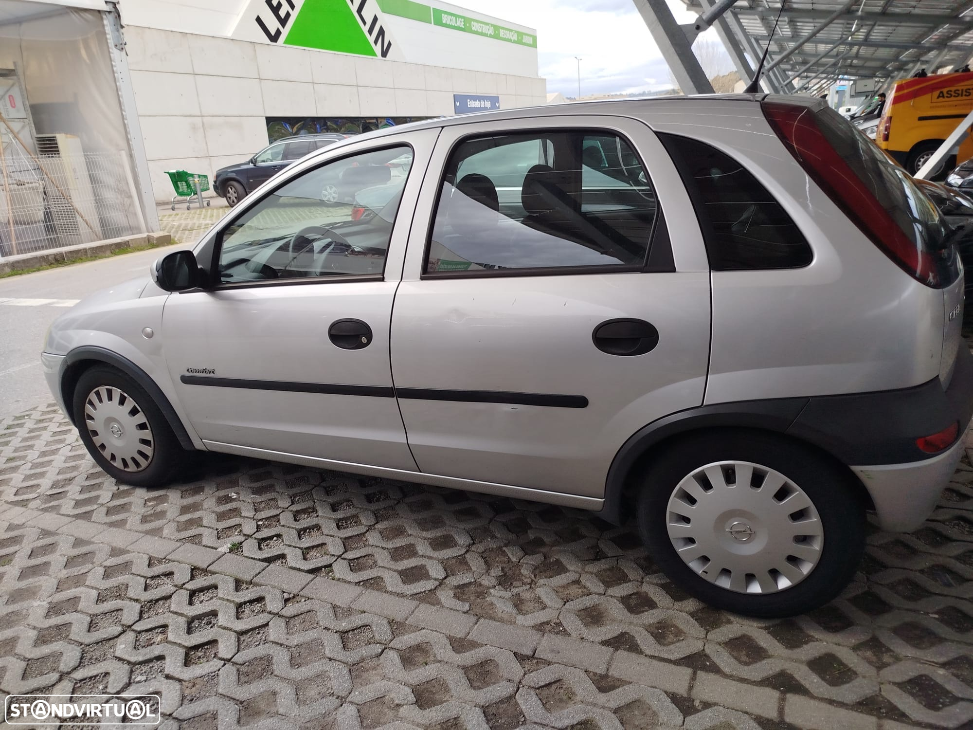 Opel Corsa 1.2 16V Confort - 2