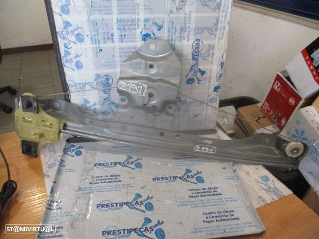 Elevador Sem Motor 807208353R RENAULT TWINGO 3 FASE 1 2014 1.0I 71CV 5P AZUL BEBE FDRT RENAULT TWINGO 3 FASE 1 2015 1.0I 71CV 5P AZUL - 2