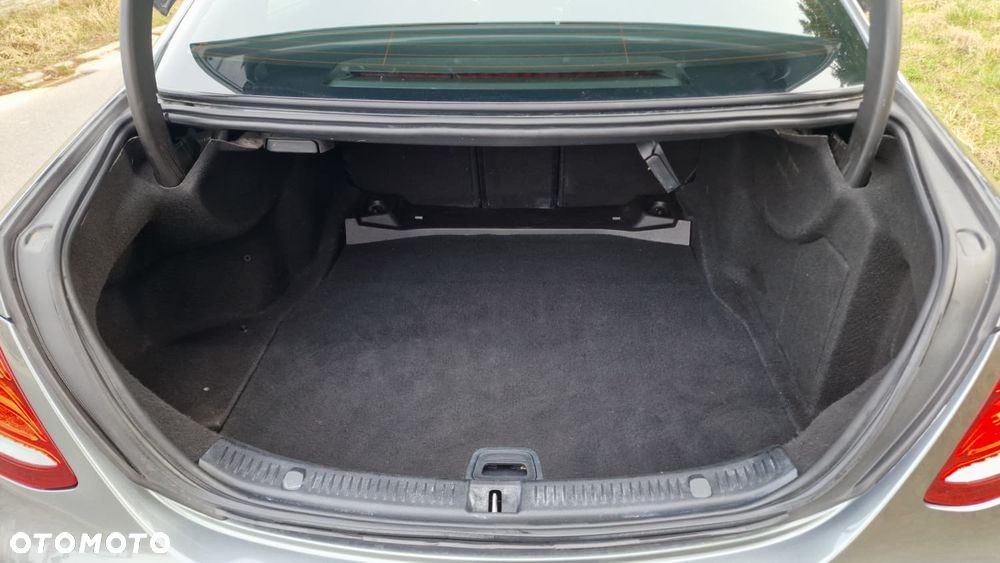 Mercedes-Benz Klasa E 200 d 9G-TRONIC - 23