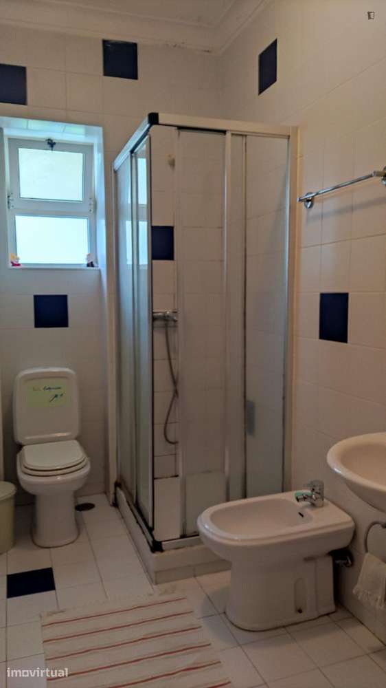 Quarto - localizado em Roma-Areeiro Lisbon - Grande imagem: 5/6