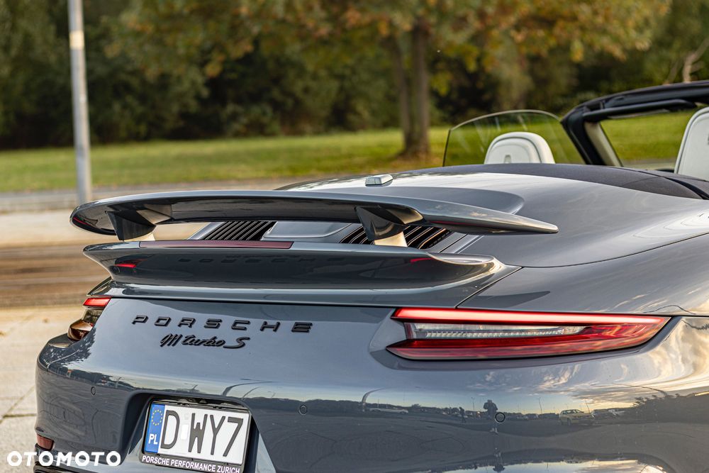 Porsche 911 Turbo S Cabrio - 18