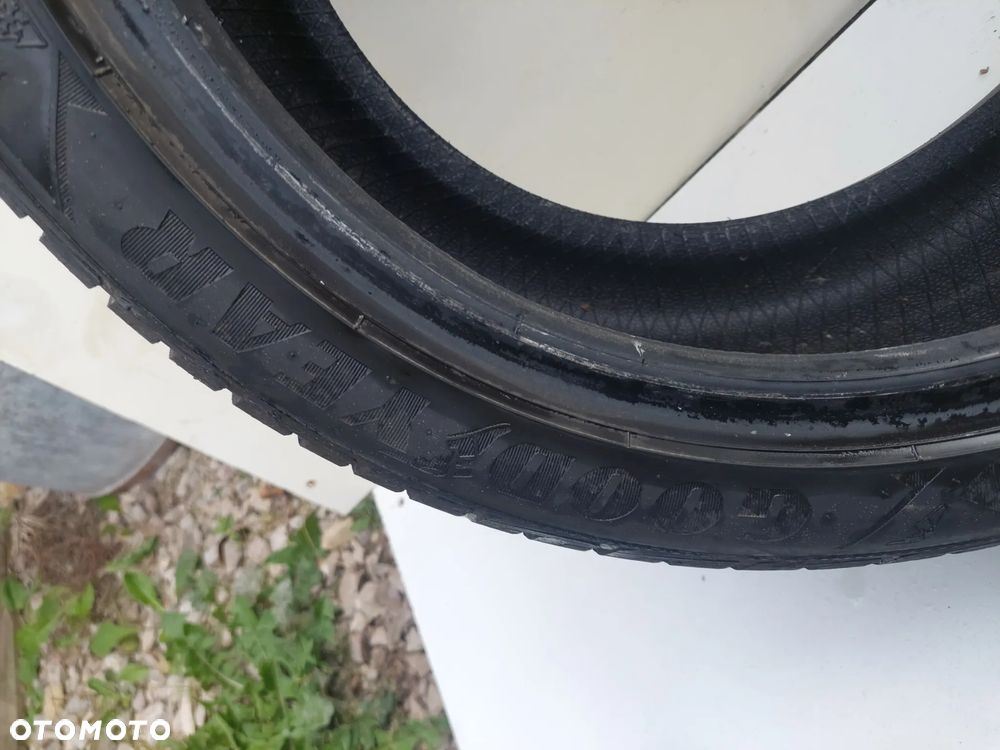 Opona Zimowa Goodyear Ultra Grip  Performance 225/45 R17 - 2
