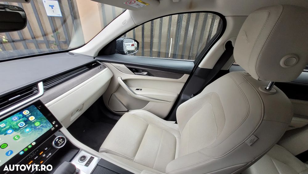 Jaguar F-Pace - 9