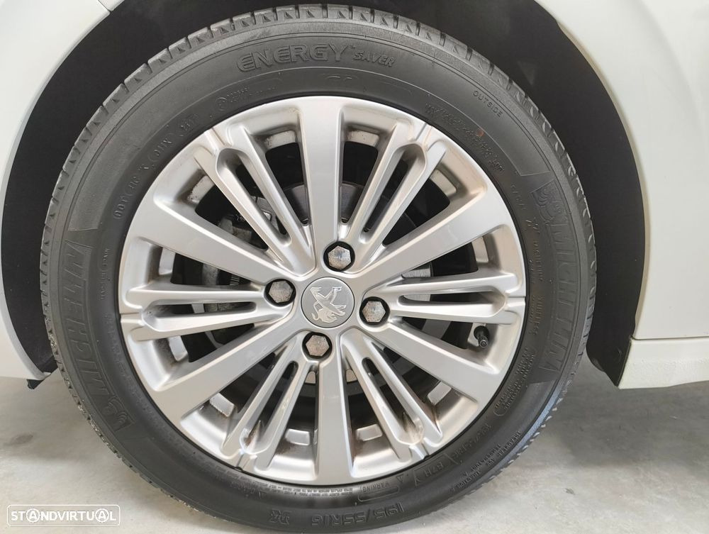 Peugeot 208 1.2 PureTech Allure EAT6 - 8