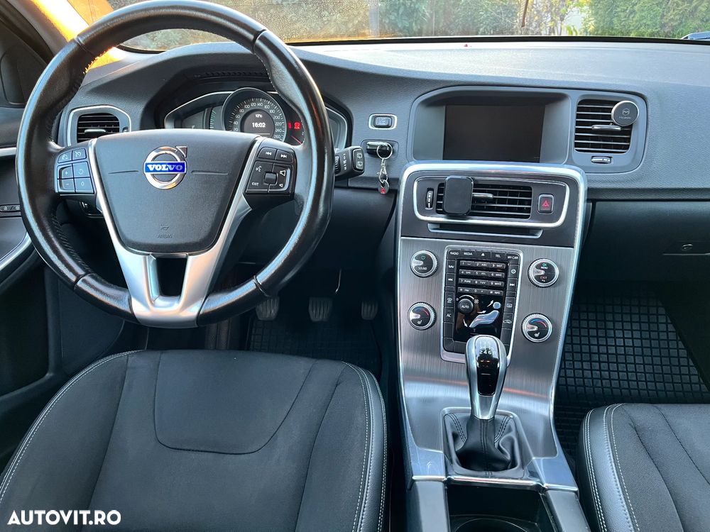 Volvo V60 D2 Momentum - 11