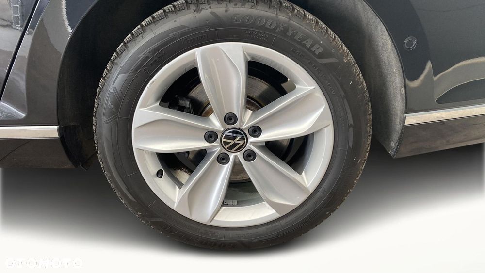 Volkswagen Passat - 14