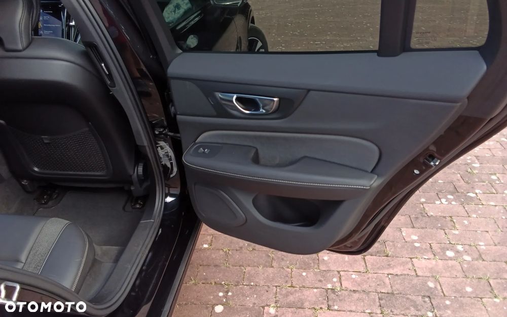 Volvo V60 B5 B R-Design - 39